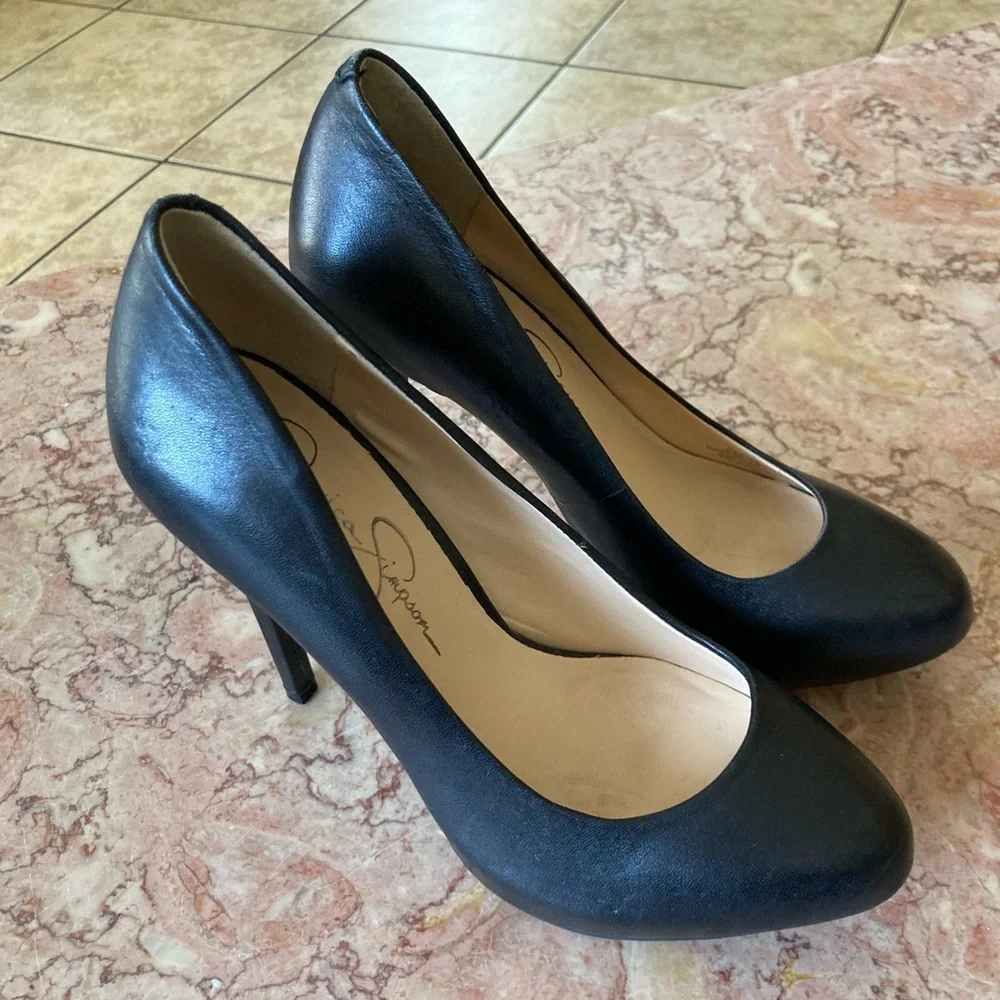 Black high heels by Jessica Simpson